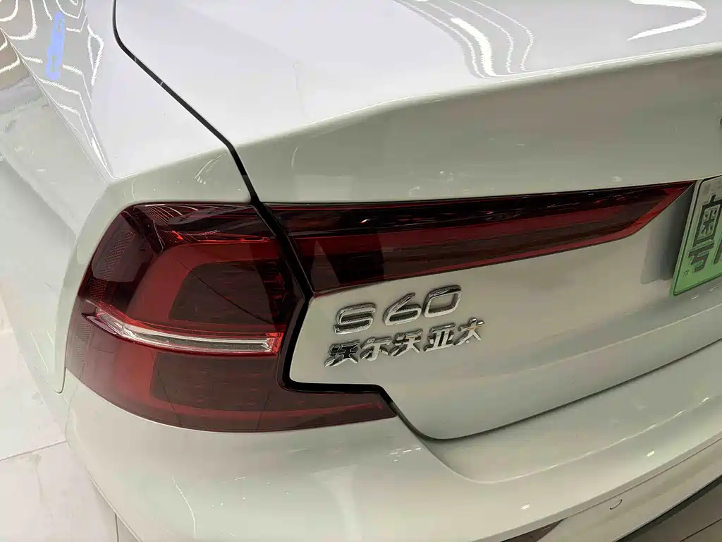 Volvo S60 PHEV 2020 — фото 10