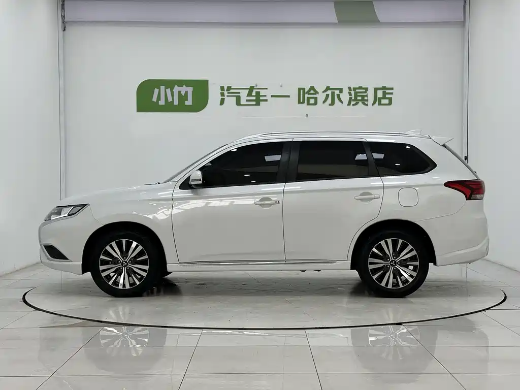 Mitsubishi Outlander 2022 — фото 5