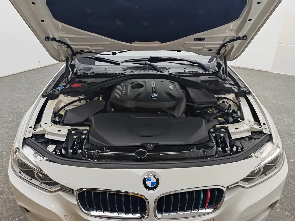 BMW 3 Series 2019 — фото 13