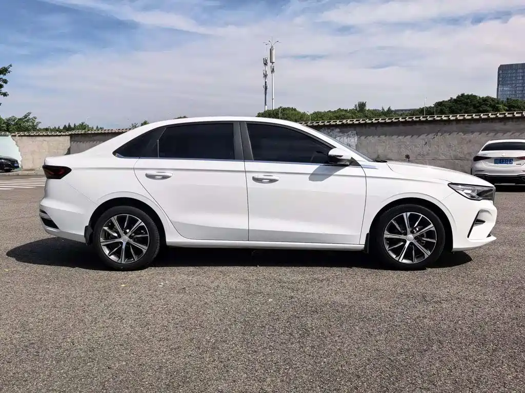Geely Emgrand 2023 — фото 11