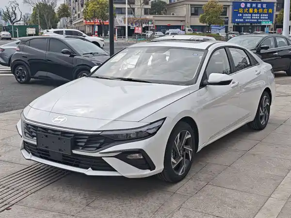Hyundai Elantra 2023