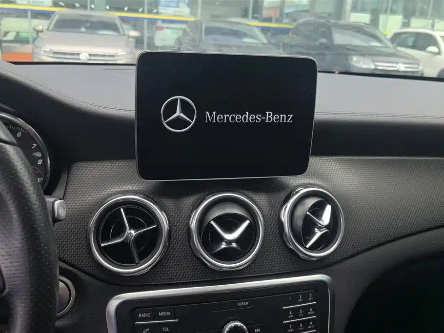 Mercedes-Benz GLA 2018 — фото 13