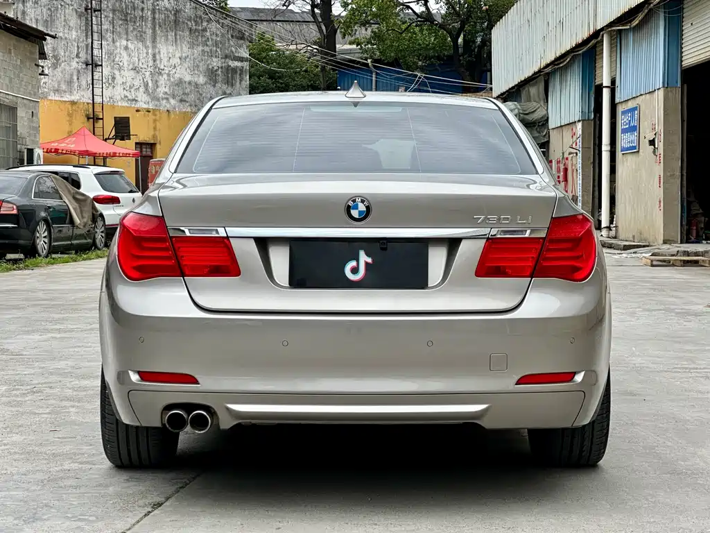 BMW 7 Series 2010 — фото 5