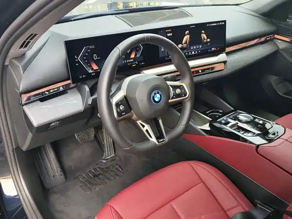 BMW i5 2025
