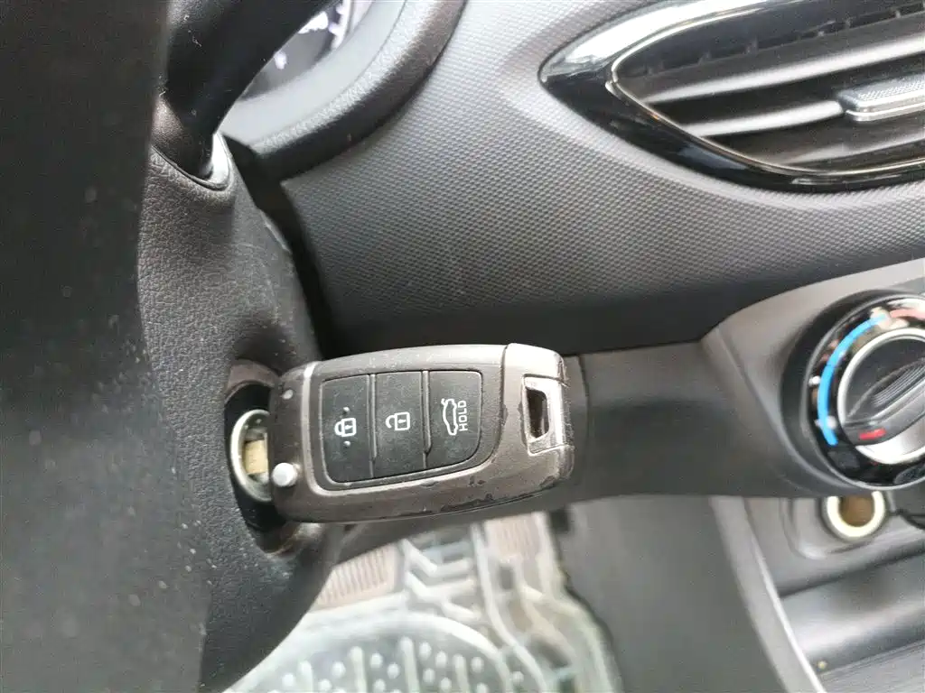 Hyundai Elantra 2019 — фото 24