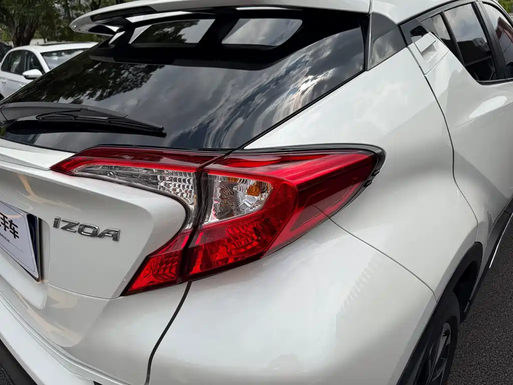 Toyota IZOA 2018 — фото 10