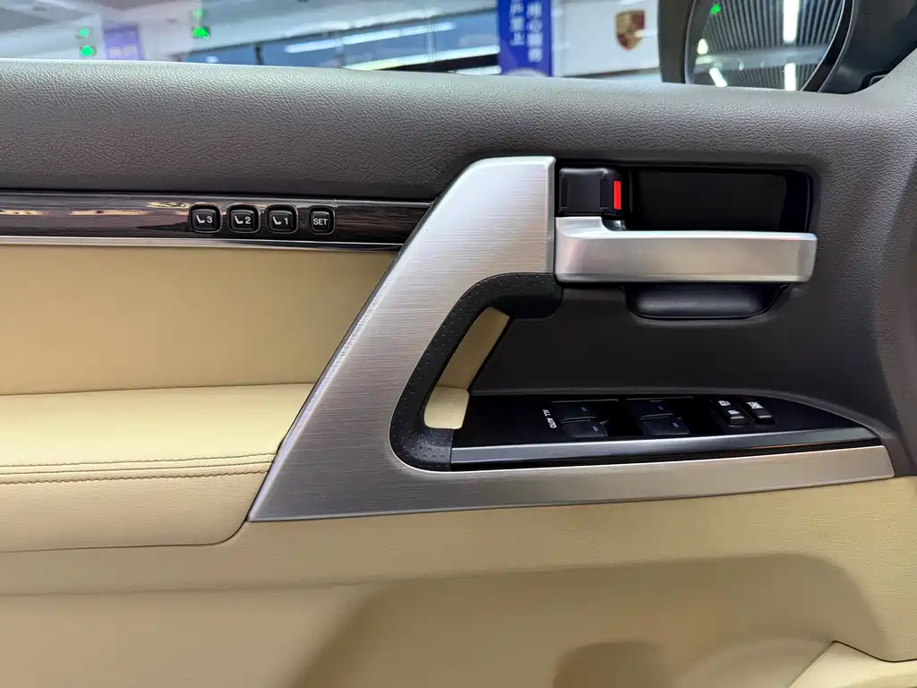 Toyota Land Cruiser 2016 — фото 7