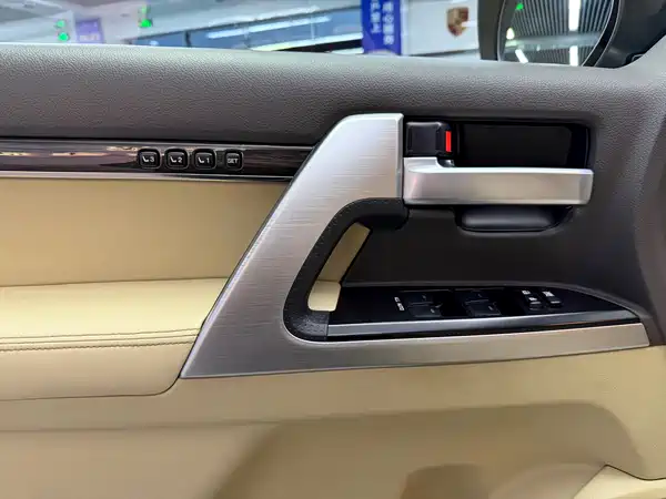 Toyota Land Cruiser 2016