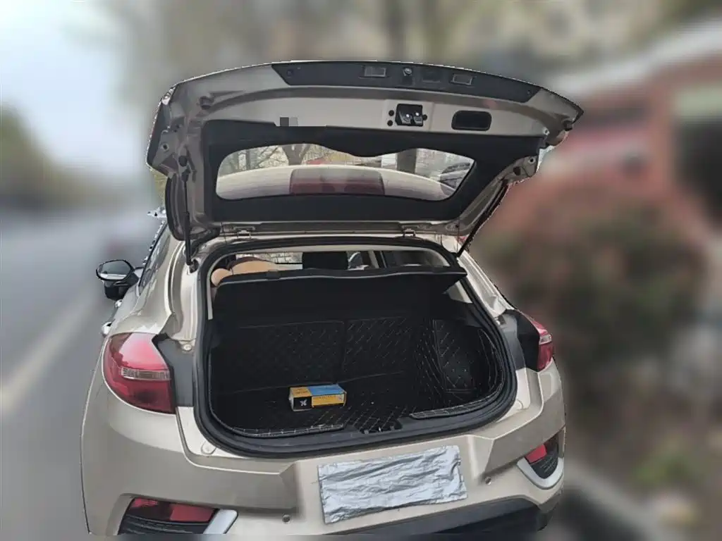 Geely Emgrand GS 2017 — фото 10