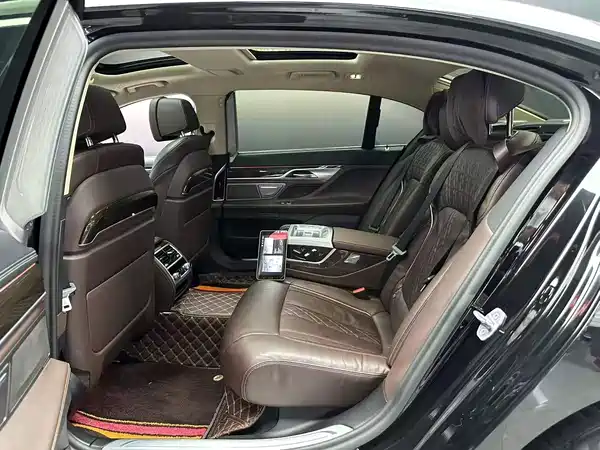 BMW 7 Series 2021