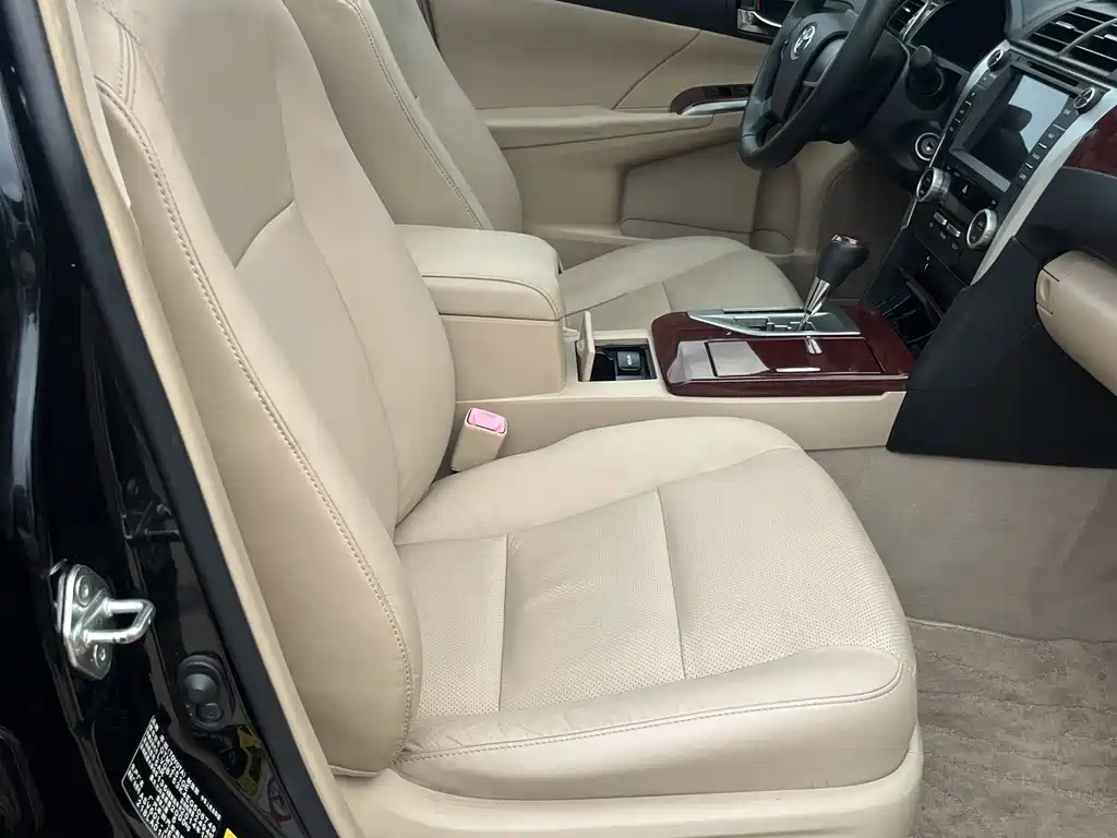 Toyota Camry 2015 — фото 5