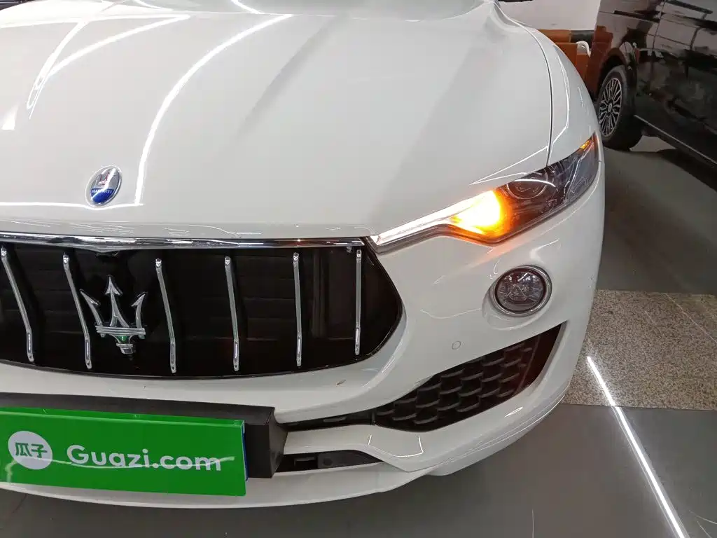 Maserati Levante 2017 — фото 24