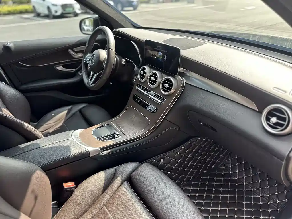 Mercedes-Benz GLC 2020 — фото 19