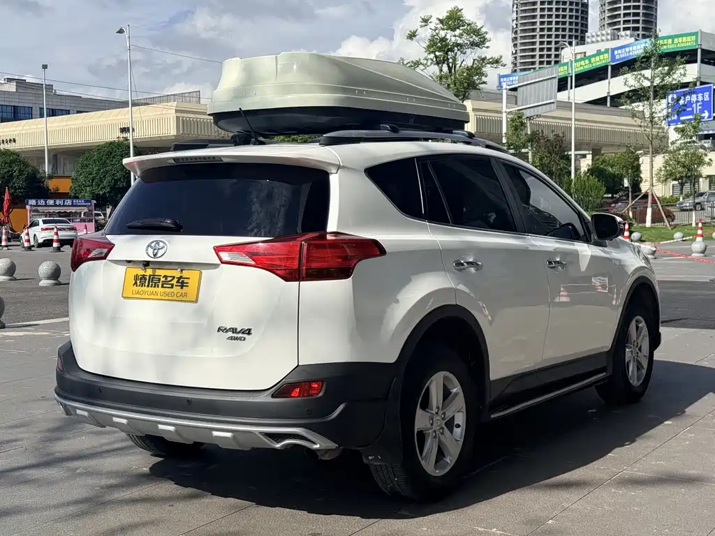 Toyota RAV4 2015 — фото 7