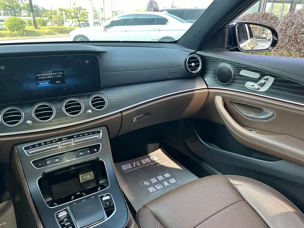 Mercedes-Benz E-Class 2023 — фото 12