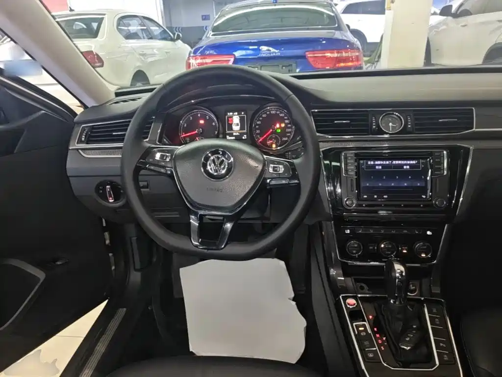 Volkswagen Passat 2016 — фото 11