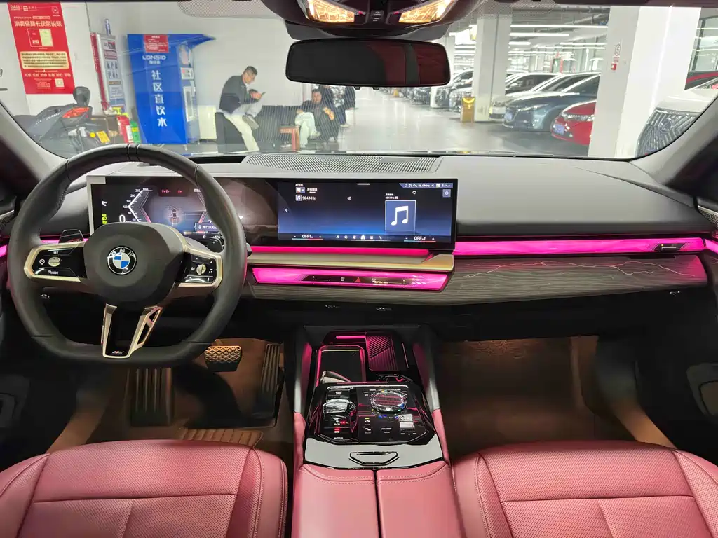 BMW 5 Series 2025 — фото 13