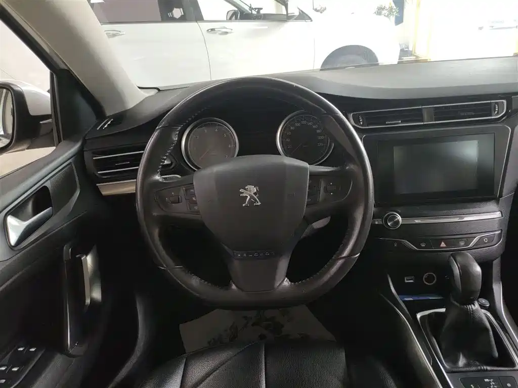 Peugeot 408 2016 — фото 11