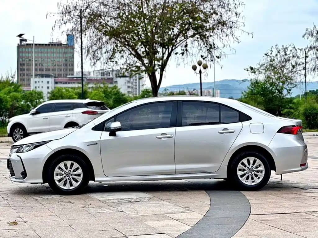 Toyota Corolla 2021 — фото 4