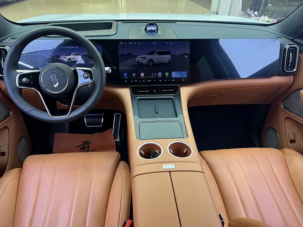 AITO M8 2025 — фото 18