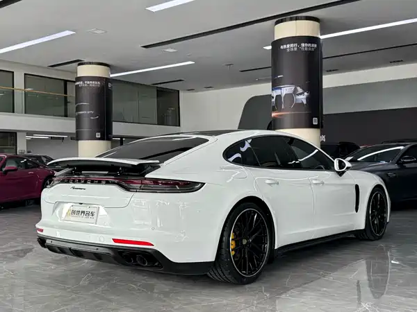 Porsche Panamera 2023