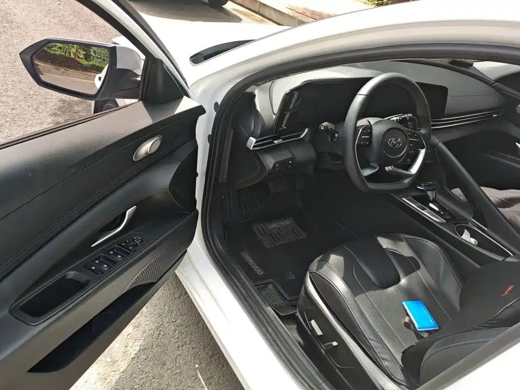 Hyundai Elantra 2023 — фото 14