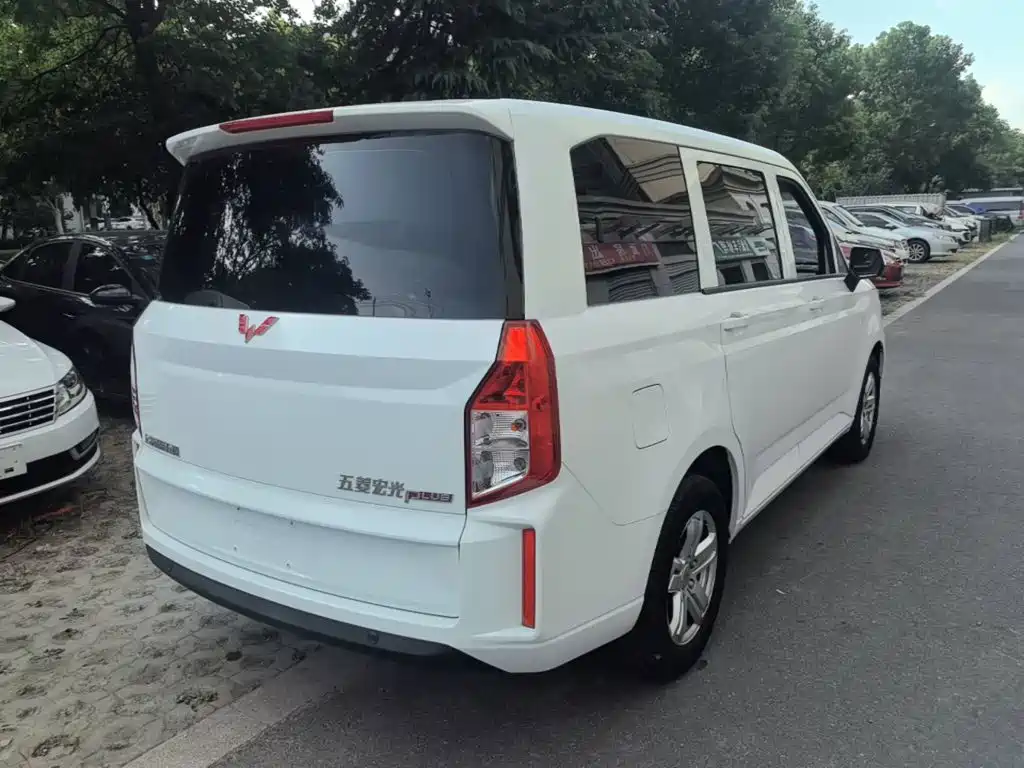 Wuling Hongguang PLUS 2021
