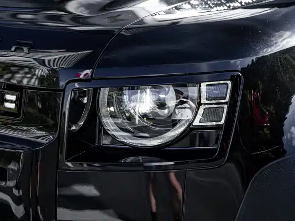 Land Rover Defender 2022