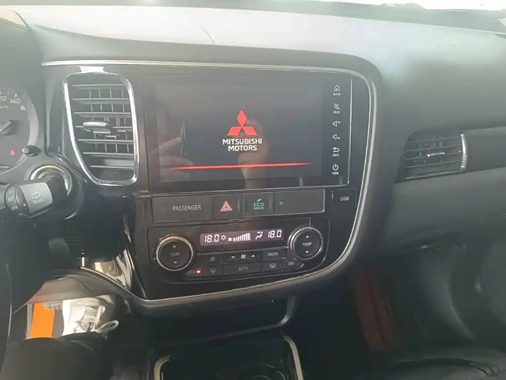 Mitsubishi Outlander 2021 — фото 13