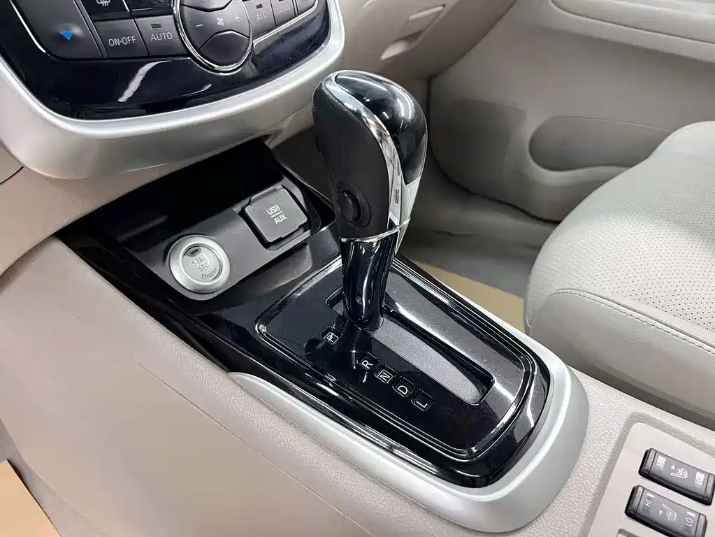 Nissan Tiida 2017 — фото 13