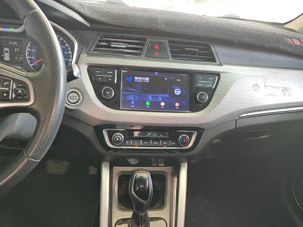 Geely Vision X3 2018 — фото 13