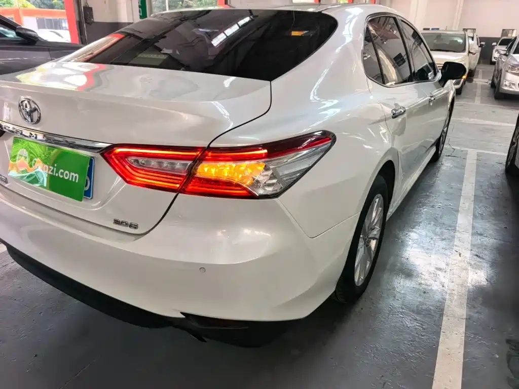 Toyota Camry 2019 — фото 8
