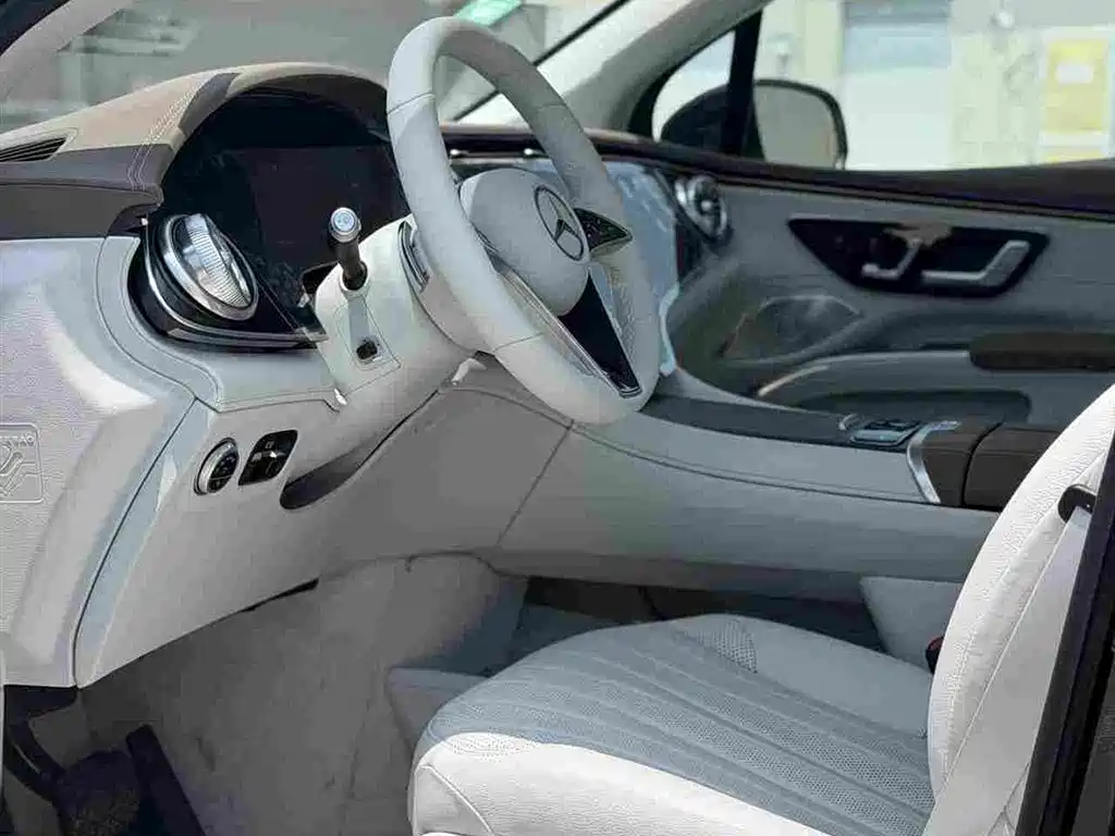 Mercedes-Benz EQS SUV 2026 — фото 14