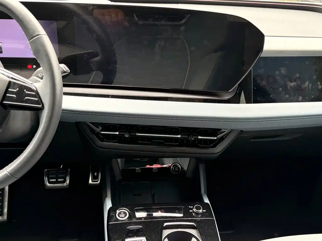 Audi Q6L E-Tron 2025 — фото 18