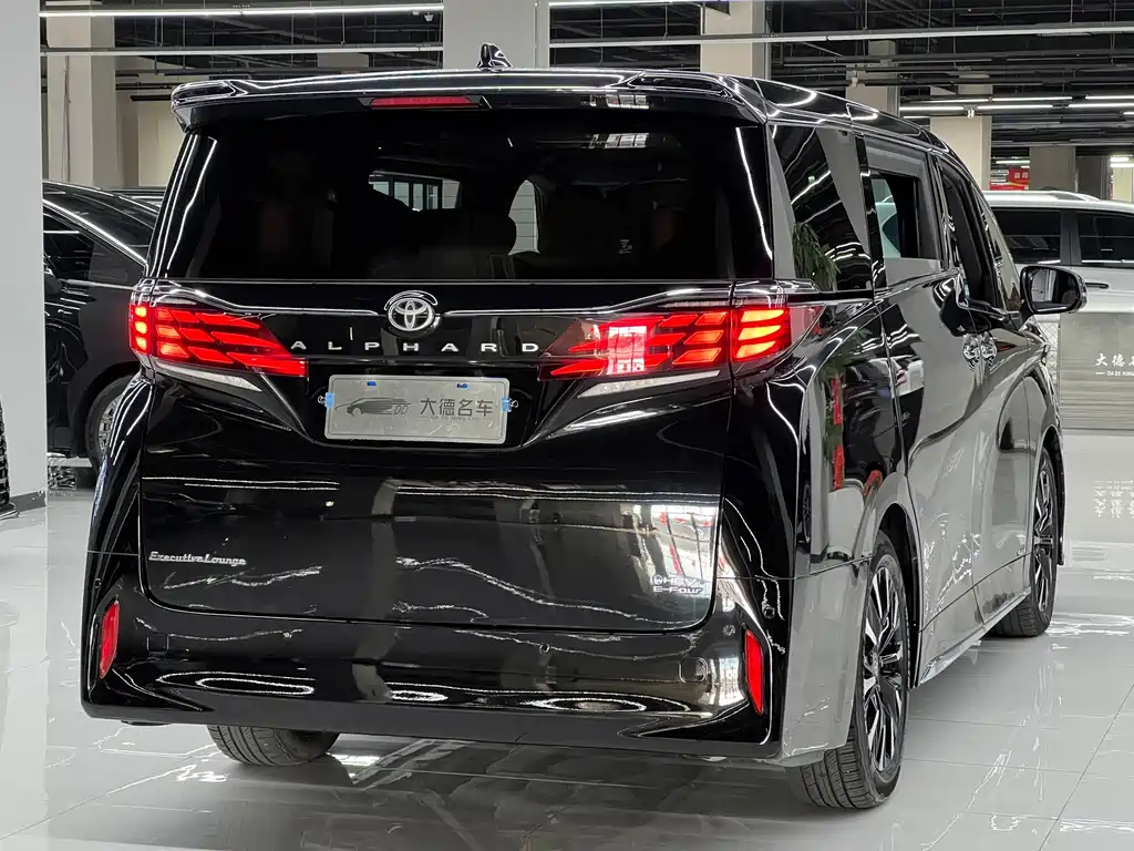 Toyota Alphard 2024 — фото 4