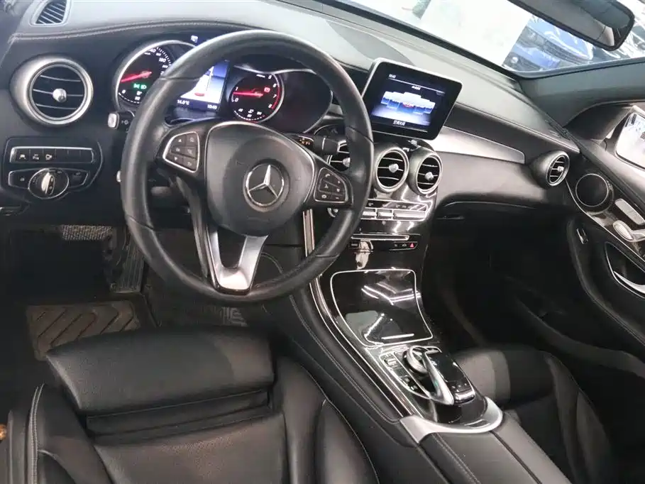 Mercedes-Benz GLC 2018 — фото 10