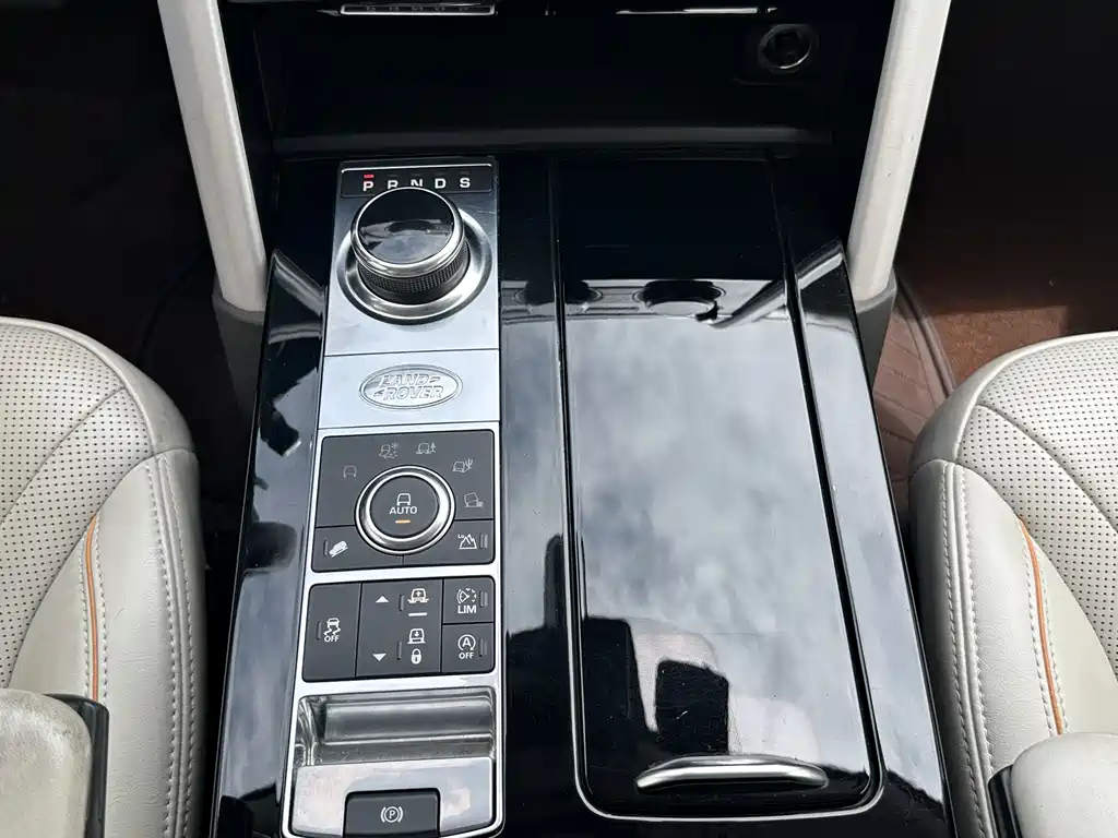 Land Rover Discovery 2017 — фото 15