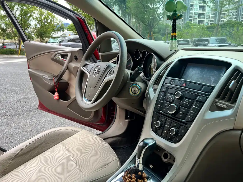 Buick Excelle 2013 — фото 12