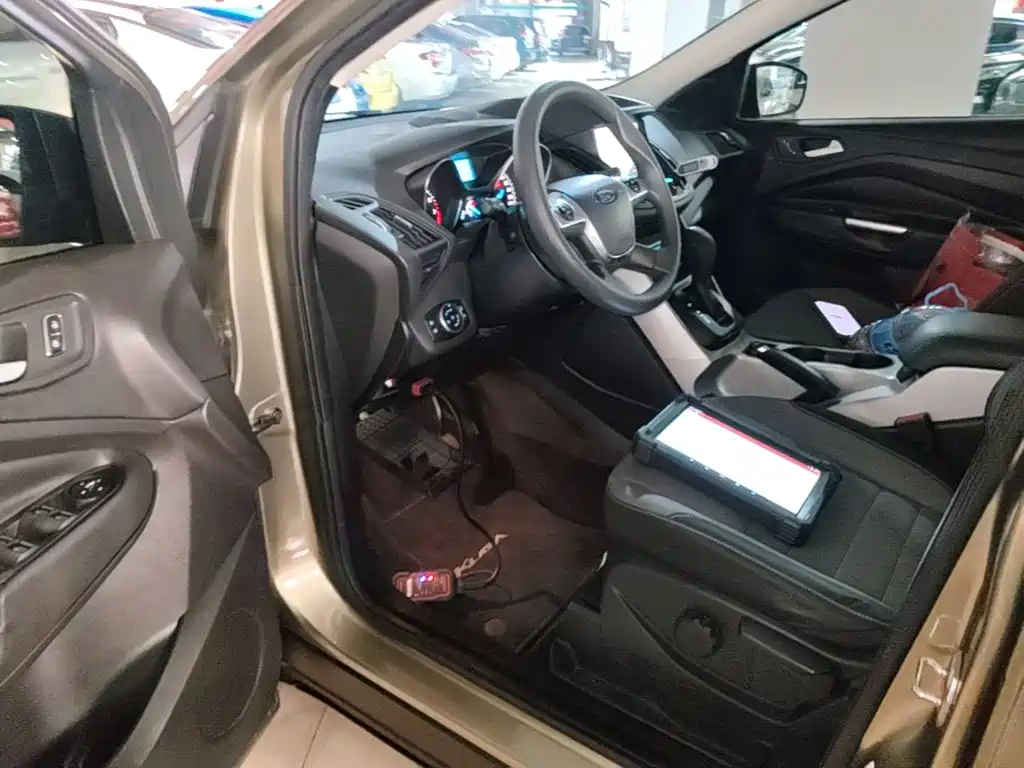 Ford Kuga 2015 — фото 16