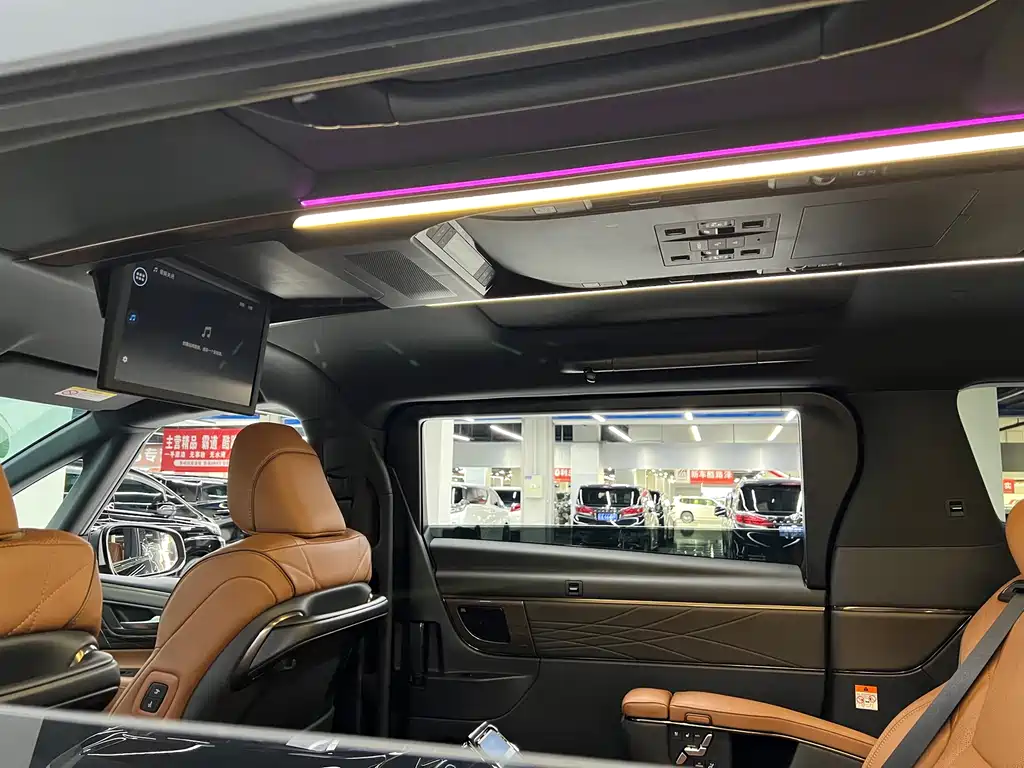 Toyota Alphard 2024 — фото 10
