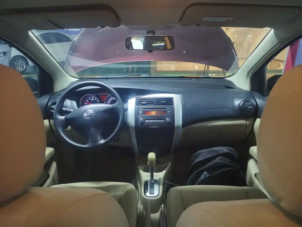 Nissan Livina 2015 — фото 10