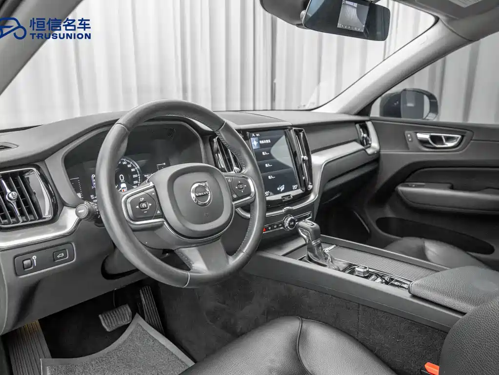 Volvo XC60 2019 — фото 11