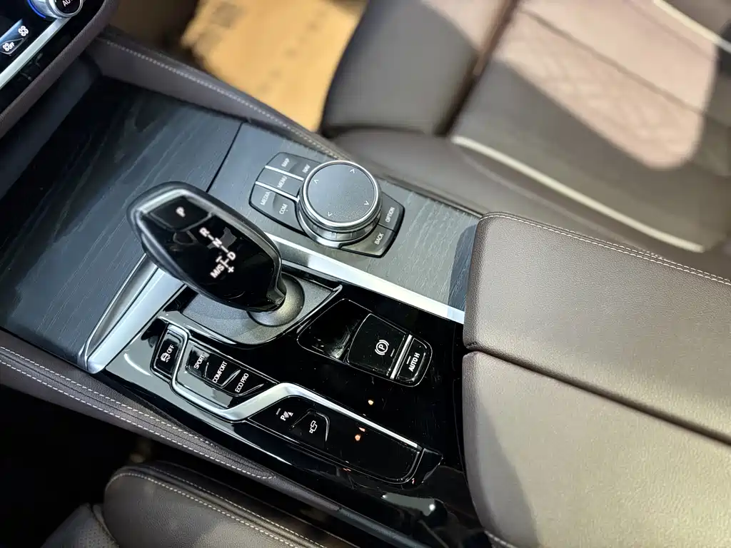 BMW 5 Series 2023 — фото 8