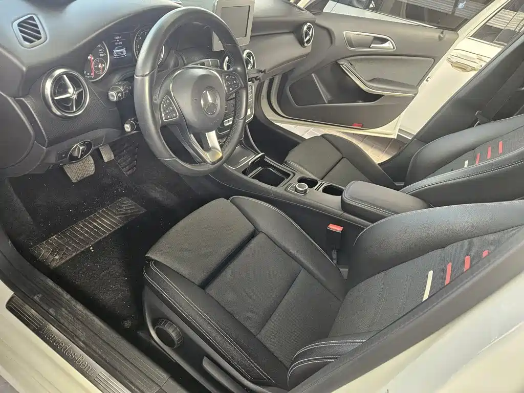 Mercedes-Benz A-Class 2017 — фото 12