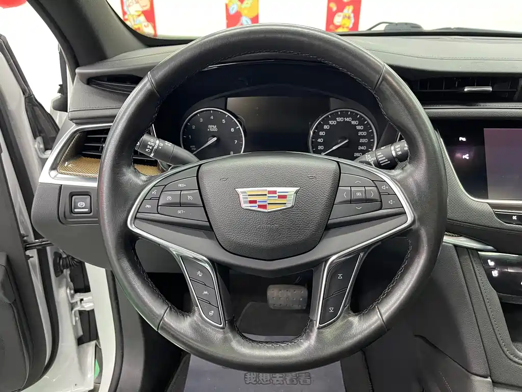 Cadillac XT5 2017 — фото 12