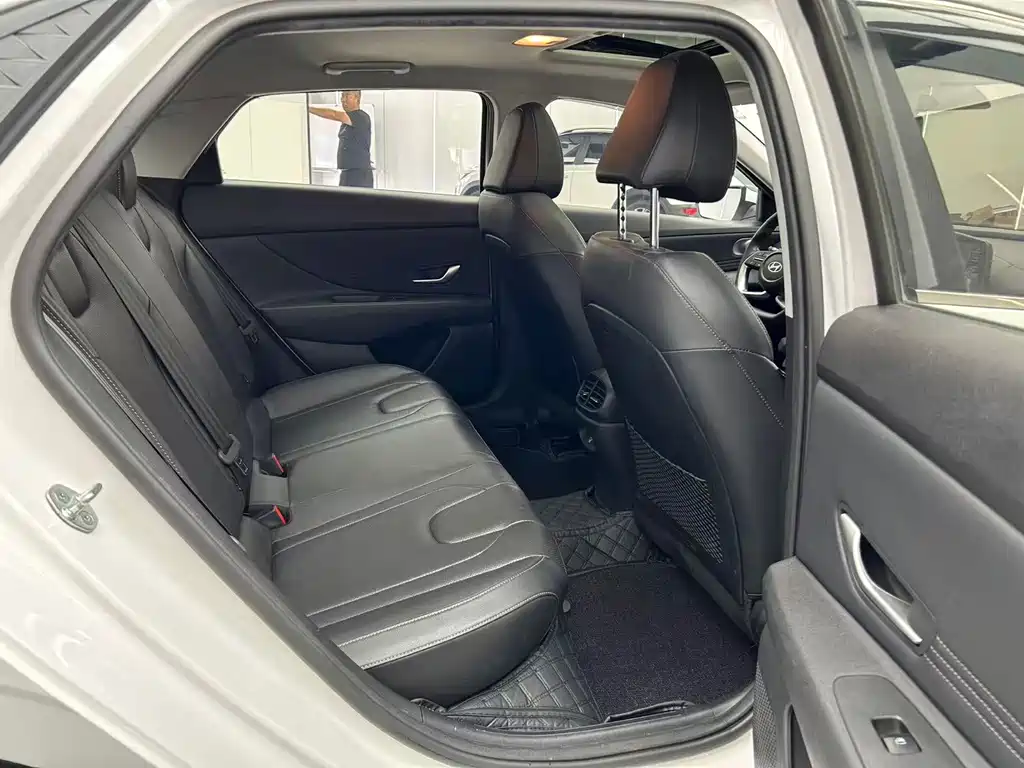 Hyundai Elantra 2023 — фото 20