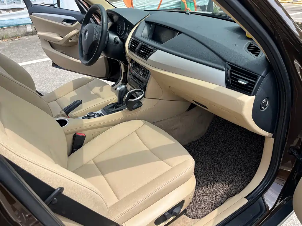 BMW X1 2013 — фото 9