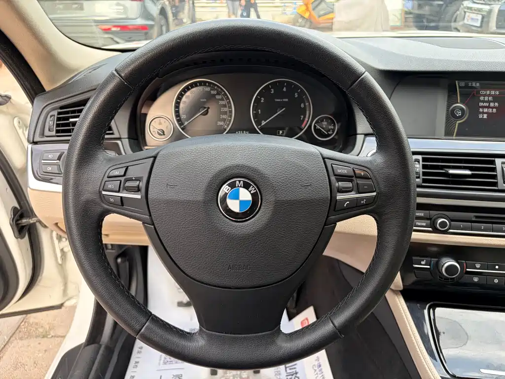 BMW 5 Series 2012 — фото 11