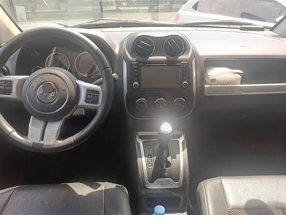 Jeep Compass 2015 — фото 12