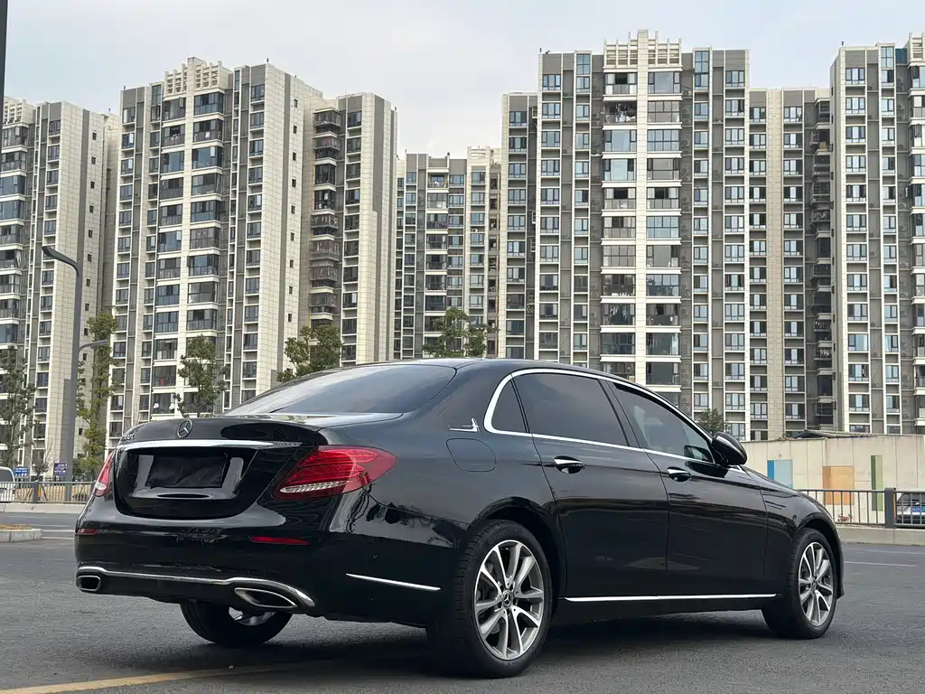 Mercedes-Benz E-Class 2019 — фото 15